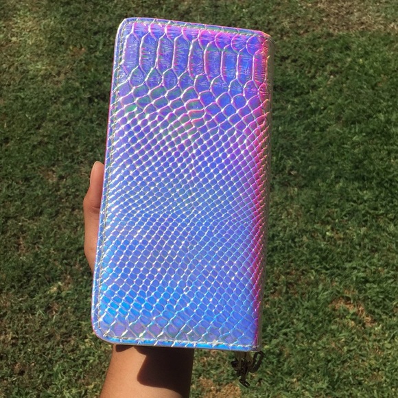 Rave Holographic Dollskill wallet - Picture 3 of 4